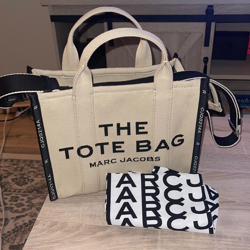 Marc Jacobs The Tote Bag Canvas Tote in Beige and Black